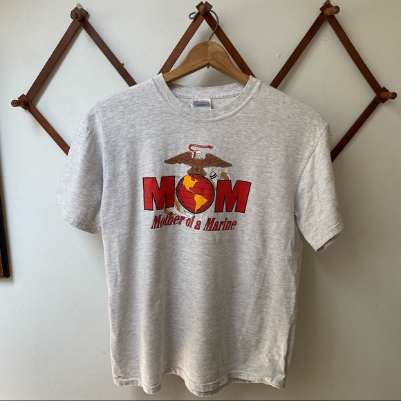🍄 3/$30 MOM Mother Of A Marine Vintage Tee - Picture 1 of 9